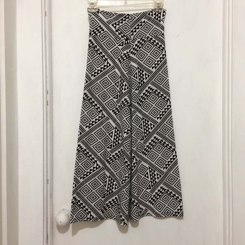 Lulu Luv womans 14/16 tribal pull up A line skirt